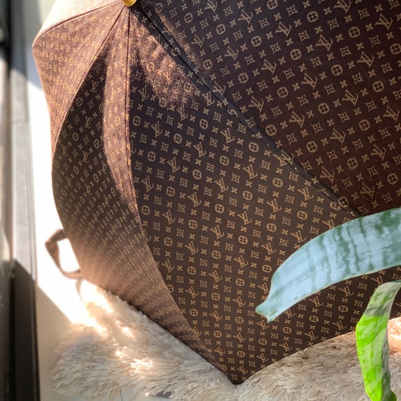 Authentic Louis Vuitton Umbrella Gold trim - Picture 5 of 8